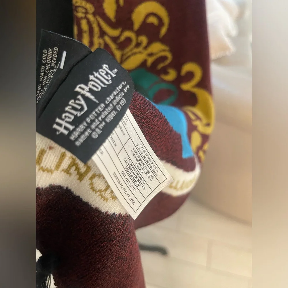 NWT Harry Potter Hogwarts scarf